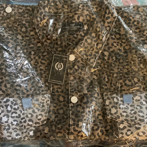 NWT THE HIDEOUT CLOTHING TROPICS LEOPARD DENIM JACKET - Picture 13 of 16